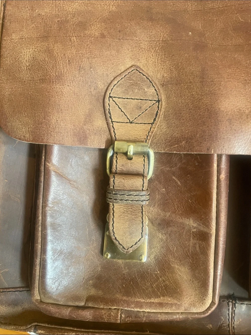 Beautiful Vintage Brown Leather computer bag; clasp is worn & slips out (OL3)